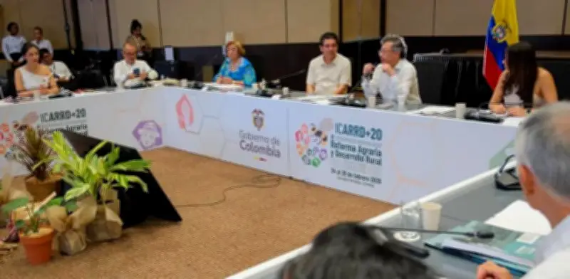 Gobierno y bancos debaten tasas, alivios e impuestos ante emergencia climática