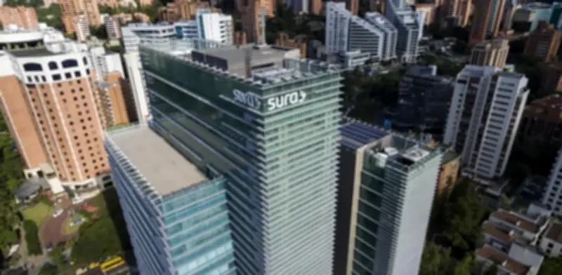 Grupo Sura reporta ganancias históricas de $2,3 billones en 2025 con crecimiento del 39,9%