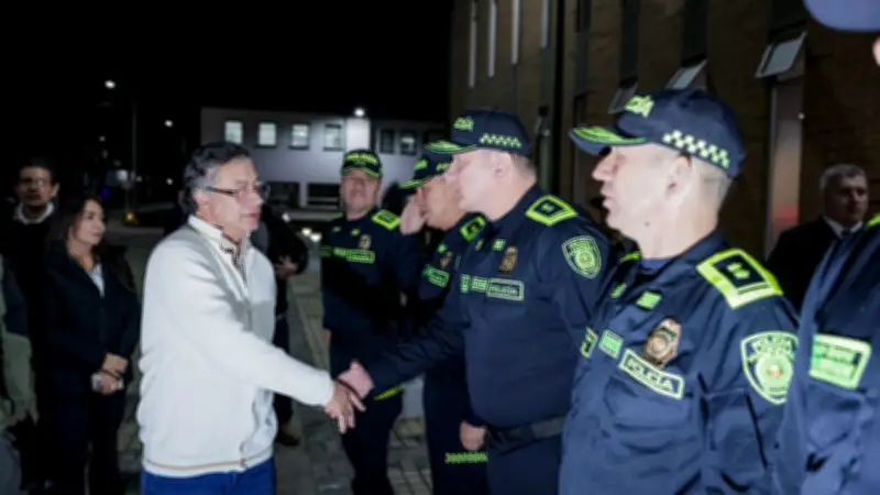 Gustavo Petro anuncia fecha exacta para dejar el mando de las Fuerzas Armadas