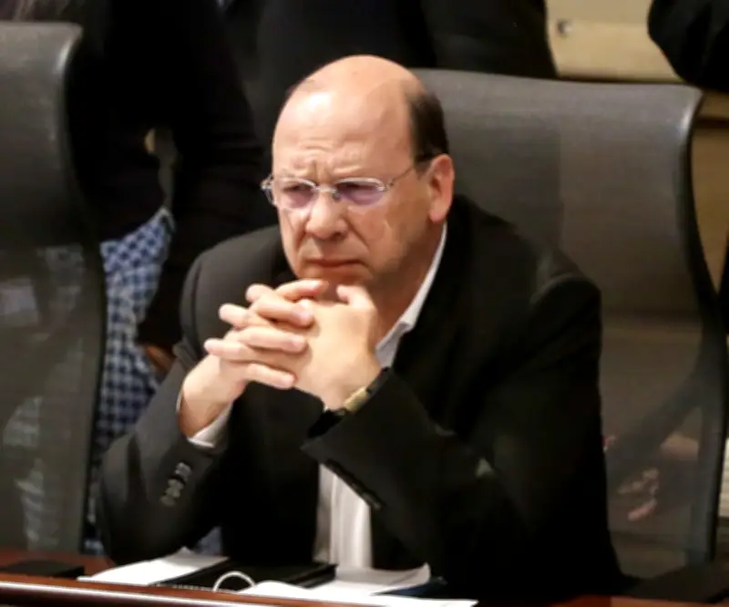 Hacienda impone impuesto del 1,6% a sectores financiero y minero-energético para emergencias