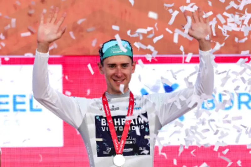 Harold Tejada mantiene el podio en UAE Tour 2026 mientras Tiberi lidera la general