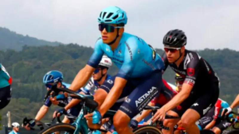 Harold Tejada se afianza en el podio del UAE Tour 2026 tras exigente etapa de montaña