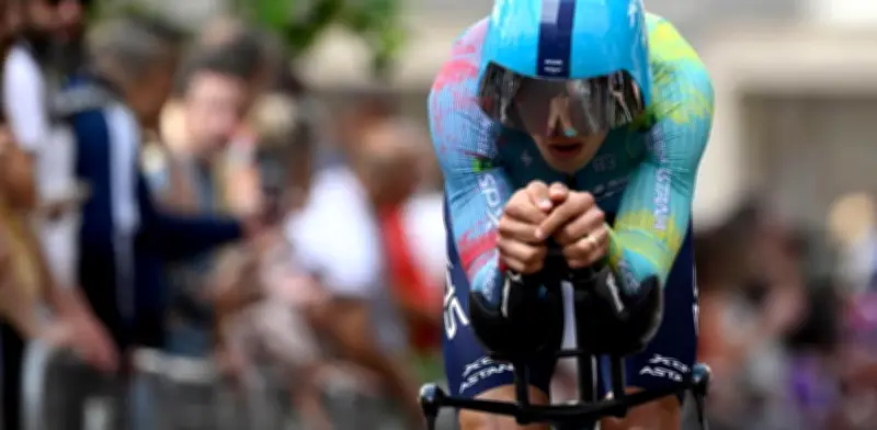 Harold Tejada se mantiene firme en el podio del UAE Tour tras compleja etapa 4