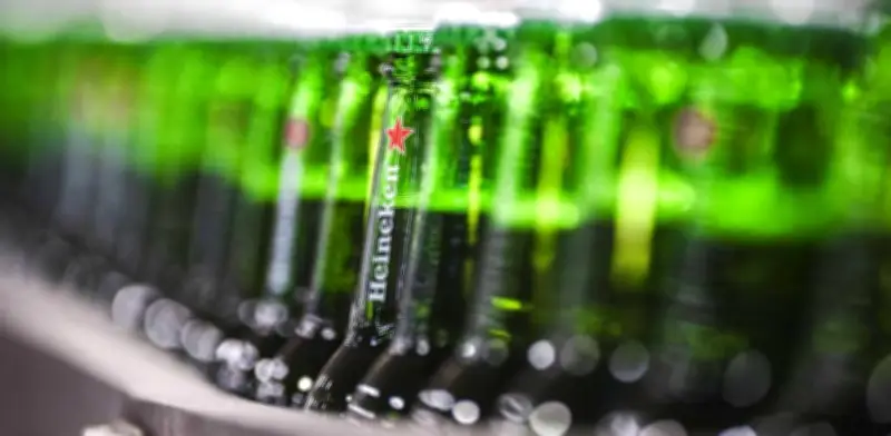 Heineken anuncia recorte de hasta 6.000 empleos por crisis del mercado cervecero