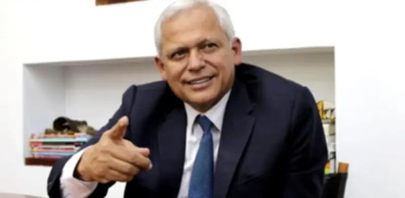 Hernán Andrade oficializa candidatura al Senado con eje en autoridad, salud y deporte