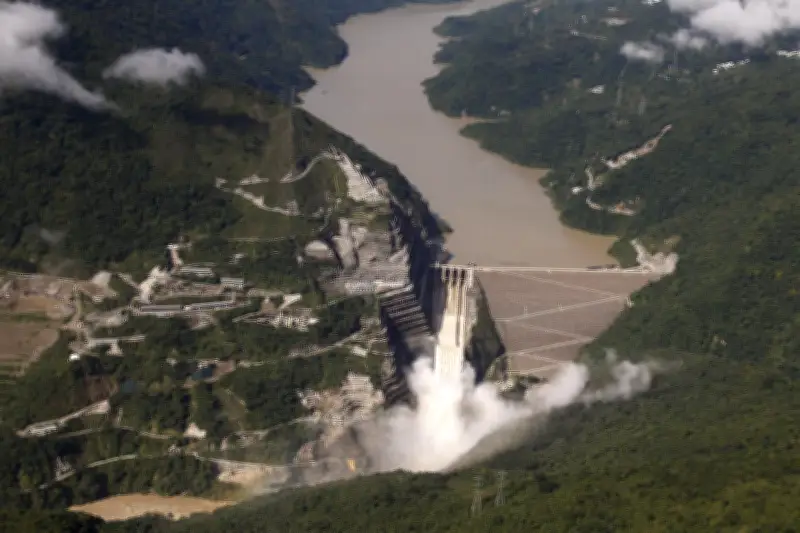 Hidroituango rechaza declaraciones de Petro y defiende su operación durante emergencia por lluvias