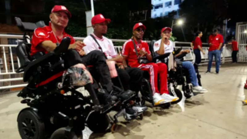 Hinchas en silla de ruedas del América de Cali: pasión que supera barreras en el Pascual Guerrero