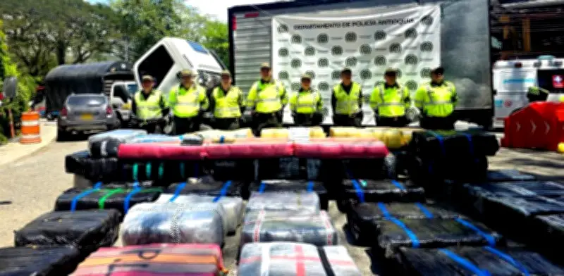 Histórica incautación en Antioquia: 5,2 toneladas de marihuana halladas en camión abandonado en La Pintada