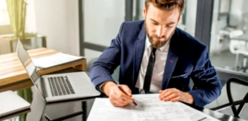 IA en Colombia: 58% de trabajadores reporta aumento en carga laboral pese a herramientas tecnológicas