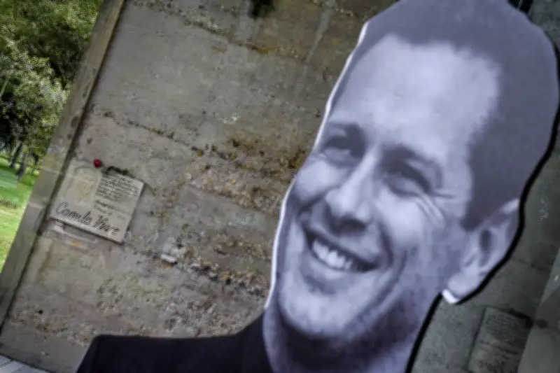 Identifican oficialmente los restos del sacerdote Camilo Torres Restrepo tras exhaustivo proceso forense