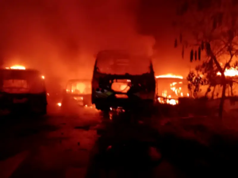 Incendio consume 14 buses de Metrolínea en Girón: empresa afectada está en liquidación