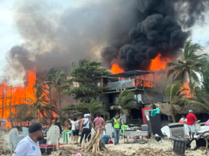 Incendio devasta complejo turístico en Mendihuaca, Santa Marta: pérdidas millonarias
