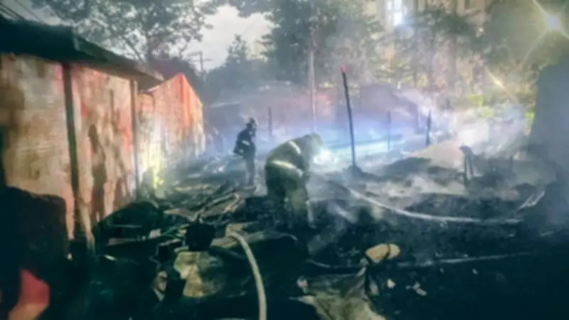 Incendio devasta ocho viviendas en Cartagena: más de 25 personas quedaron en la calle