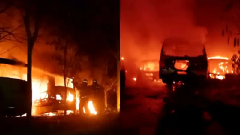 Incendio en el portal Metrolinea de Girón deja 14 buses calcinados, sin heridos reportados