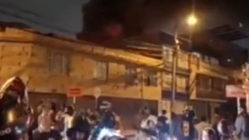 Incendio en fábrica de colchones en Soacha causa pérdidas millonarias y afecta viviendas cercanas
