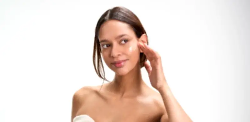 Ingredientes funcionales y rutinas diarias: claves para combatir el daño ambiental en piel y cabello