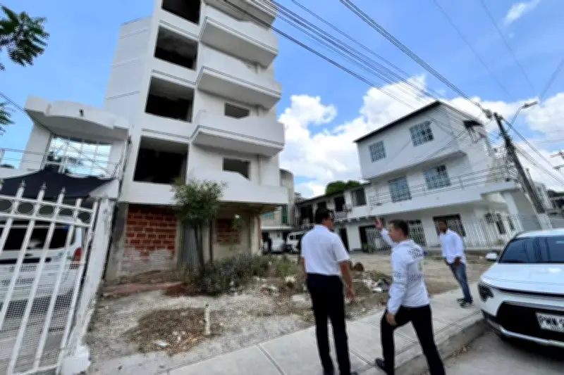 Inspección municipal en edificio abandonado tras denuncia vecinal en Los Caracoles