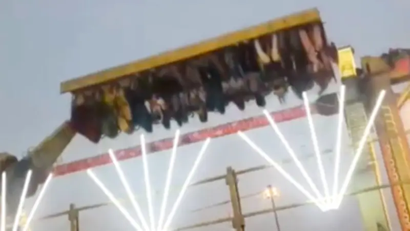 Inspector de policía muere y 13 heridos al colapsar atracción mecánica en feria de India