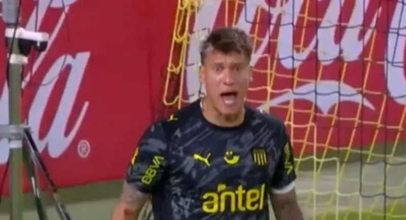 Insultos en Uruguay: Portero de Medellín estalla contra compañero colombiano por pase fallido