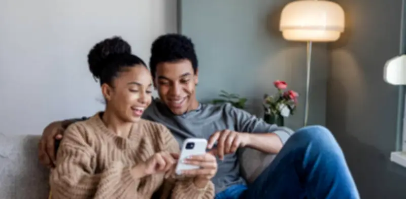 Inteligencia Artificial en las Relaciones de Pareja: Beneficios y Riesgos en Colombia