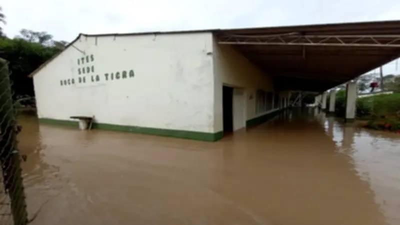 Inundaciones en Santander dejan sin clases a estudiantes de cuatro escuelas en Lebrija y Sabana de Torres