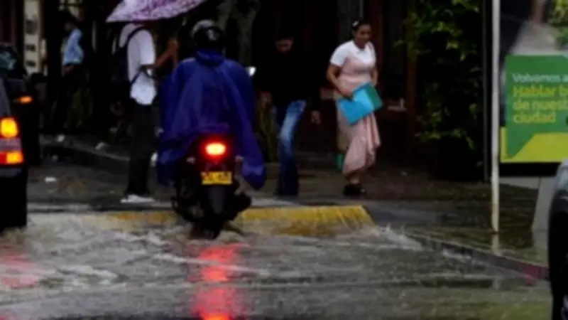 Inundaciones y deslizamientos en Santander: cierran vía Bucaramanga-Rionegro tras lluvias intensas