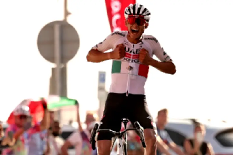 Isaac del Toro domina la etapa reina del UAE Tour 2026 y asume el liderato