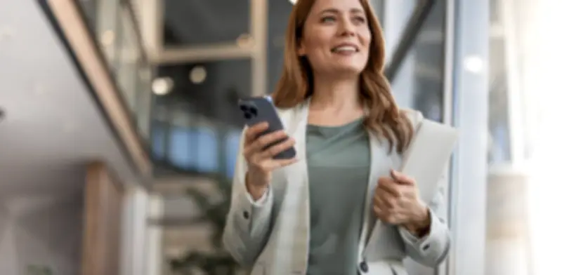 Itaú Colombia lanza programa para más de 200 mujeres en carreras tecnológicas