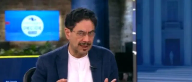 Iván Cepeda califica sistema de salud como 'una desgracia' y propone reforma urgente con plan de choque