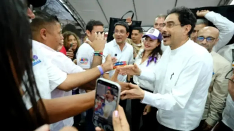 Iván Cepeda mantiene liderazgo en encuesta Invamer: análisis de su ventaja