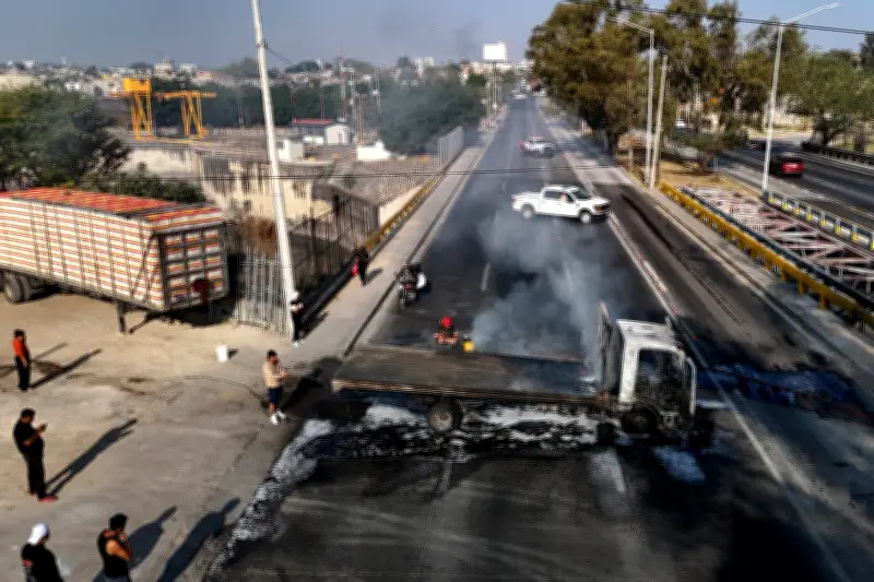 Jalisco en caos tras muerte de 'El Mencho': bloqueos, cierres y alertas internacionales