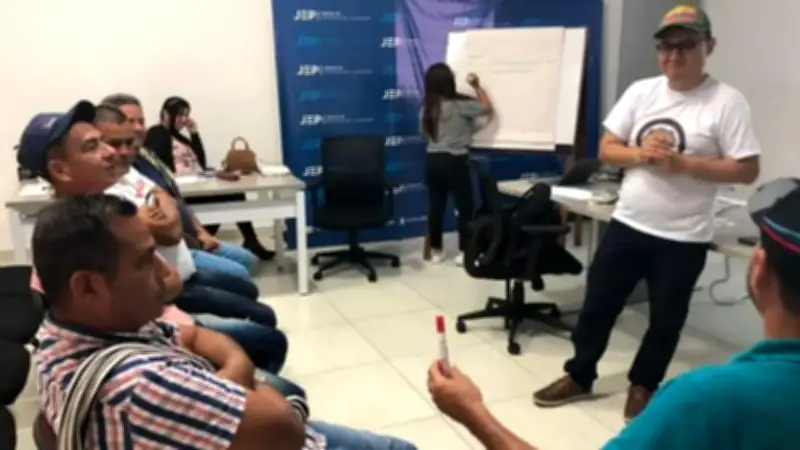 JEP garantiza continuidad de representación para 127 víctimas del caso 01