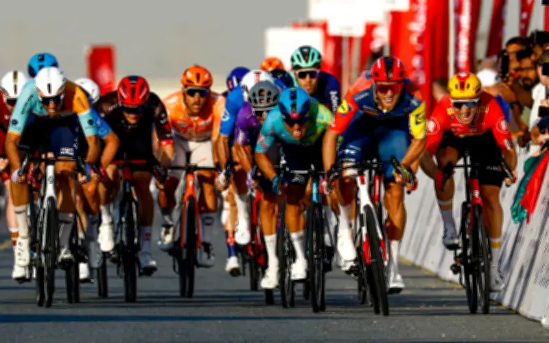 Jonathan Milan gana al sprint en Dubái mientras Harold Tejada mantiene el podio en UAE Tour 2026