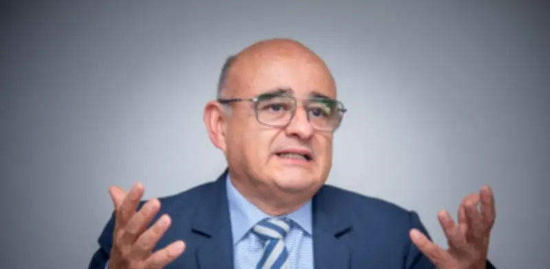 José Ismael Peña asume oficialmente como rector de la Universidad Nacional tras fallo judicial