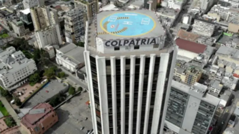 Joven sorprende a su novia con picnic en helipuerto de Torre Colpatria en Bogotá