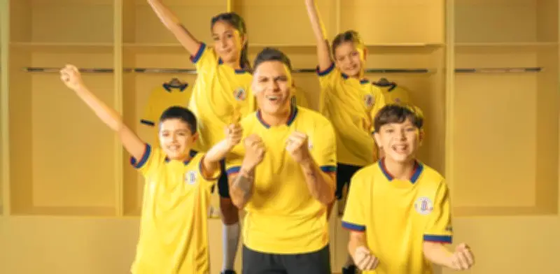 Juan Fernando Quintero y OFFCORSS lanzan campaña mundialista para inspirar a niños colombianos