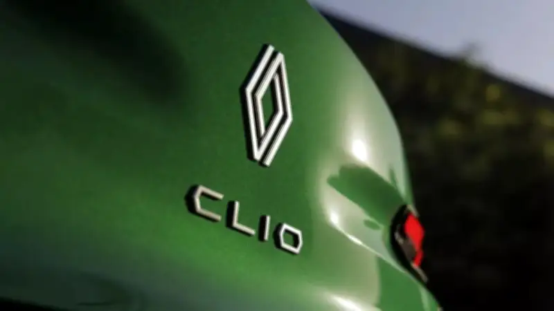 Juez prohíbe venta de nuevos Renault Clio y Megane en un mercado clave de la marca
