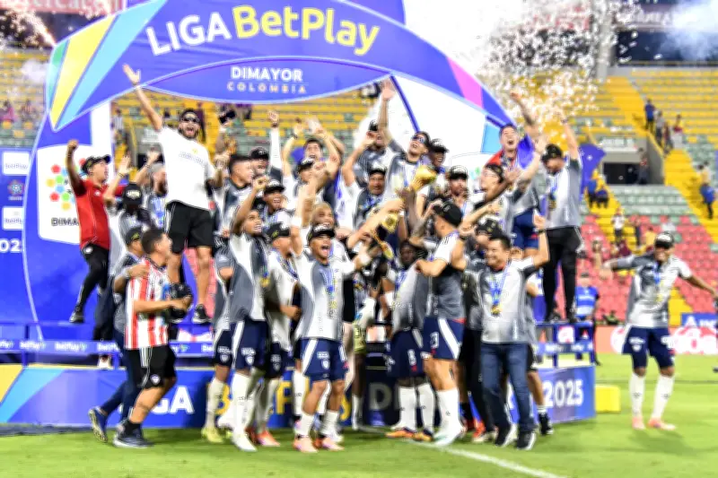 Junior de Barranquilla presenta su nueva camiseta visitante en la Batalla de Flores