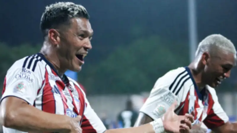 Junior de Barranquilla vence al América y Teófilo Gutiérrez alcanza los 99 goles