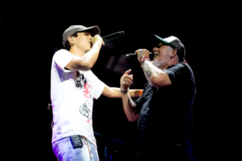 Kapanga celebra 30 años con versión en vivo de 'No me sueltes' junto a Milo J