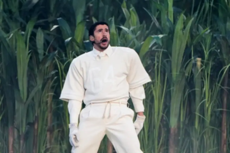 Karol G y Kali Uchis brillan en el histórico Medio Tiempo del Super Bowl 2026 con Bad Bunny