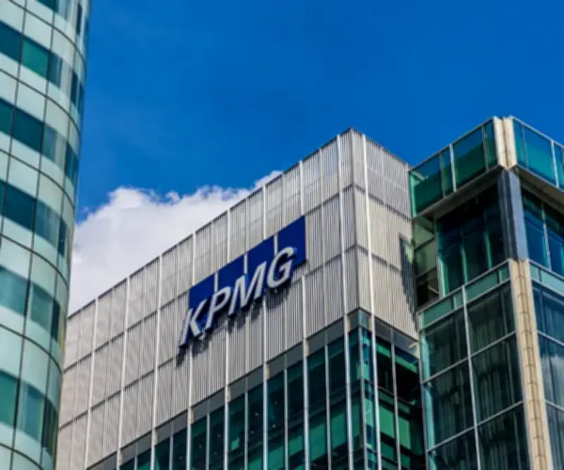 KPMG Australia multa a socio por usar IA para aprobar examen sobre la misma tecnología