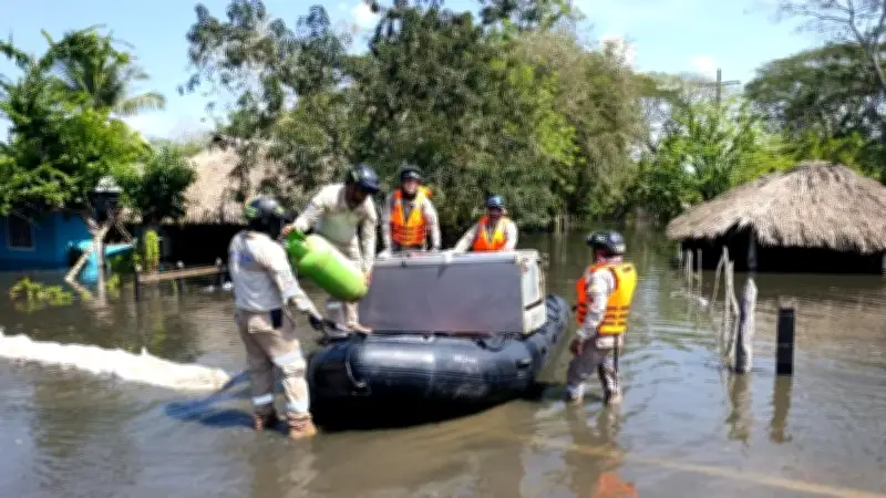 La Armada Nacional asiste a más de 11.000 familias damnificadas en Córdoba y Antioquia