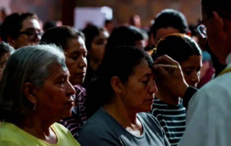 La cruz de ceniza en la frente: significado espiritual y tradición milenaria del Miércoles de Ceniza