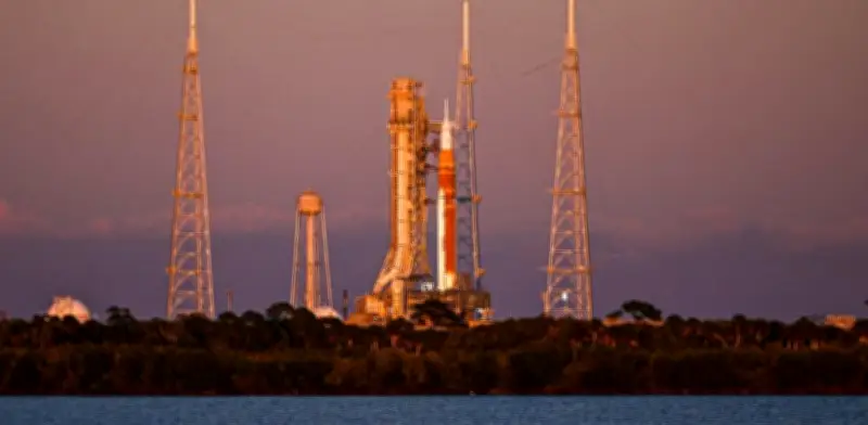 La NASA retrasa el regreso humano a la Luna por falla técnica en el cohete Artemis II