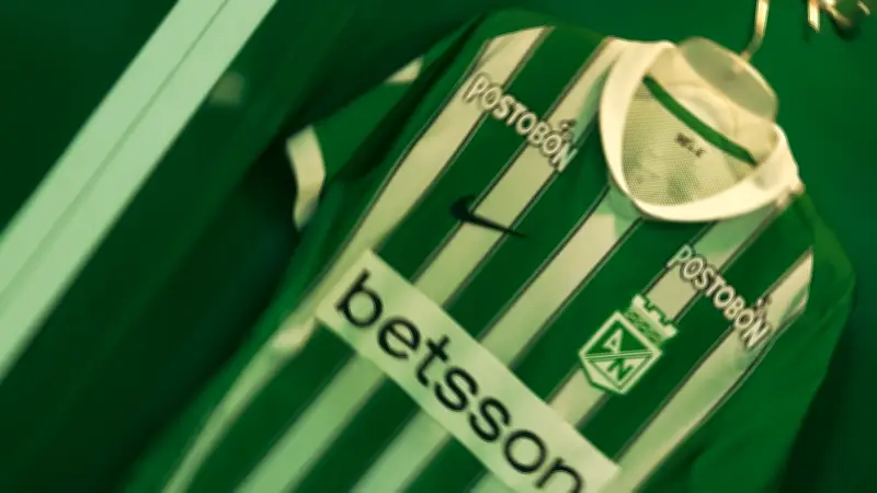 Ladrones roban indumentaria de Atlético Nacional en centro comercial de Medellín