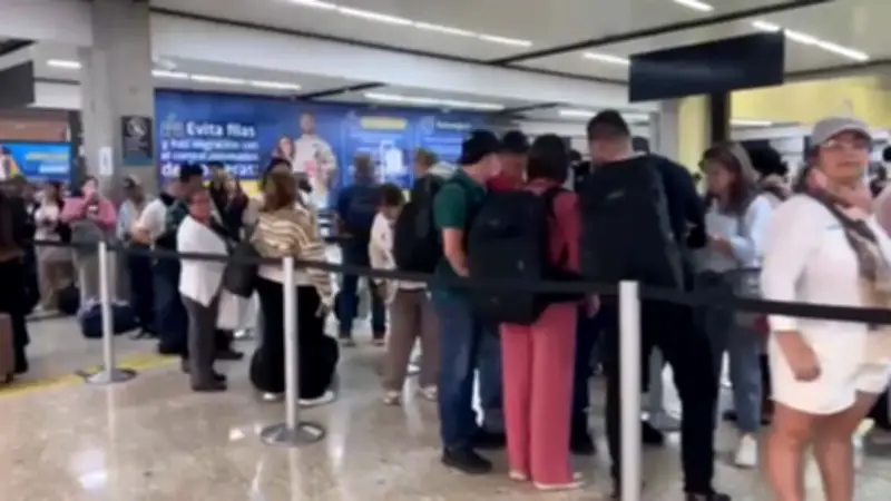 Largas filas y esperas interminables: así opera el aeropuerto de Rionegro en Antioquia