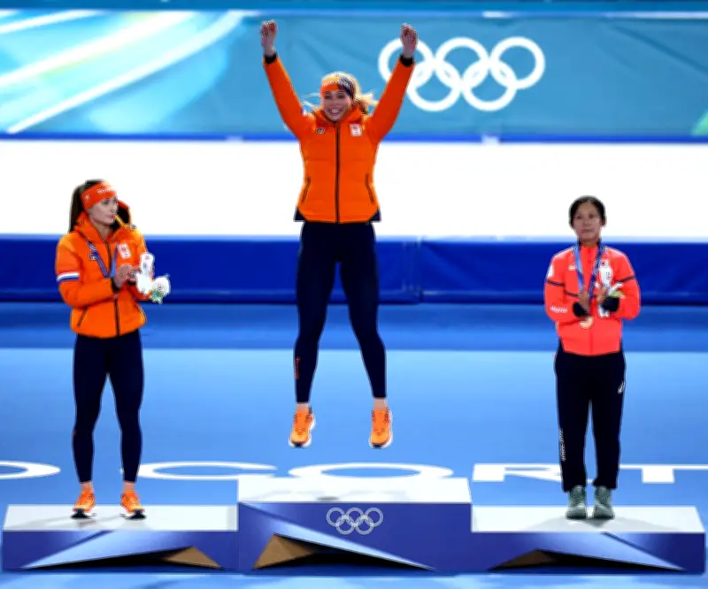 Leerdam establece récord olímpico en patinaje de velocidad y lidera doblete neerlandés