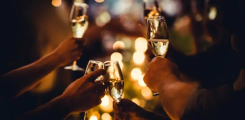 Licores de vanguardia para celebraciones en 2026: tendencias y destilados colombianos