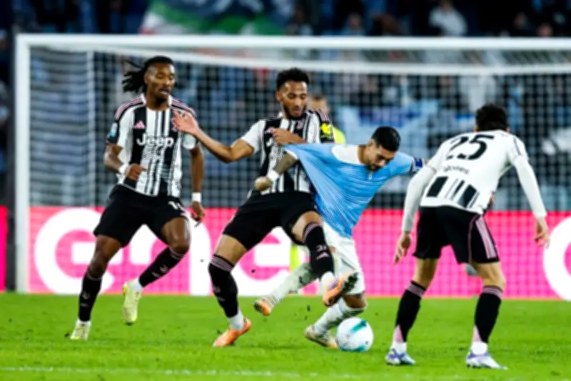 Lloyd Kelly del Juventus denuncia insultos racistas en redes tras derrota en Champions